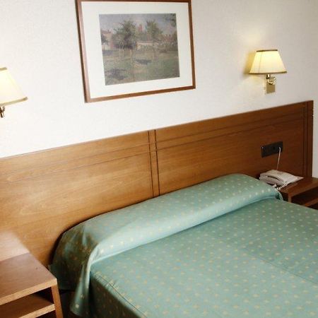 Hotel Yit Conquista De Toledo Buitenkant foto