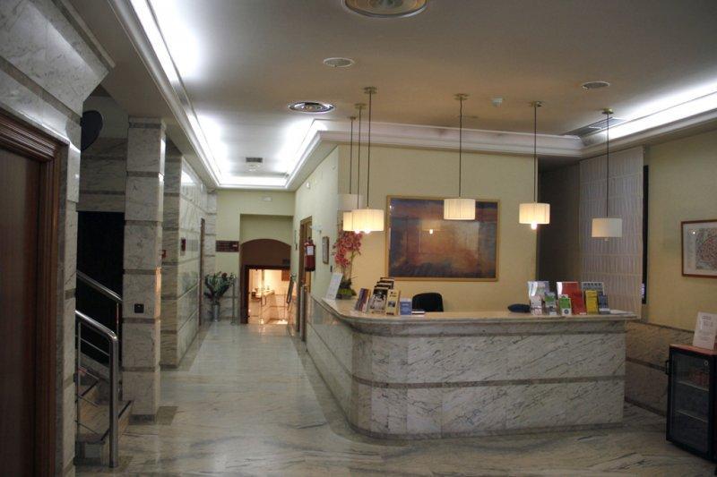 Hotel Yit Conquista De Toledo Buitenkant foto